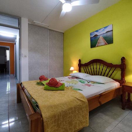 Bungalow With Sea View In Deshaies Exteriér fotografie